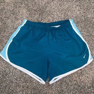 Nike running shorts🌟